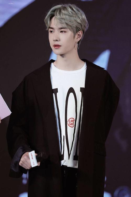 王一博队员爆料视频播放,揭秘幕后精彩瞬间